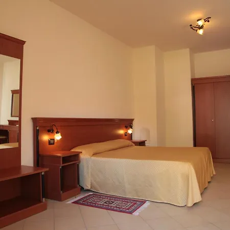 מלון Baia Delle Sirene 4*