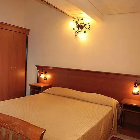 Szálloda Baia Delle Sirene 4*