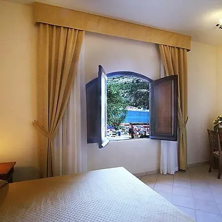 Szálloda Baia Delle Sirene 4*