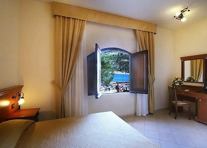 Hotel Baia Delle Sirene 4*